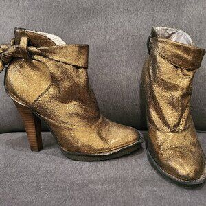 Oh Deer... Vixen metallic crackle gold silver glitter wood heel boot